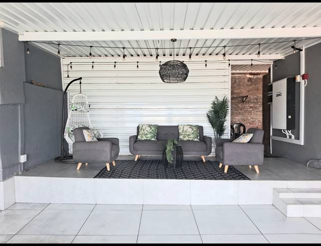 5 BEDROOM HOUSE FOR SALE IN BLUFF
